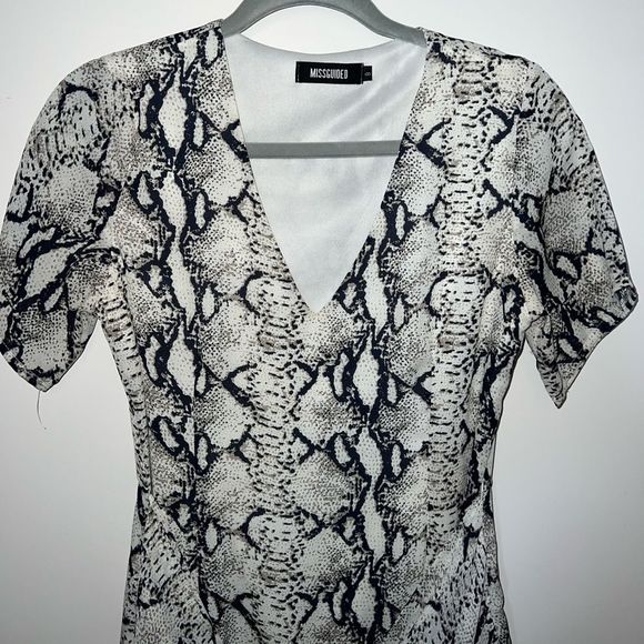 Misguided Black and White Snakeprint Mini Dress Size 8 - Picture 3 of 9